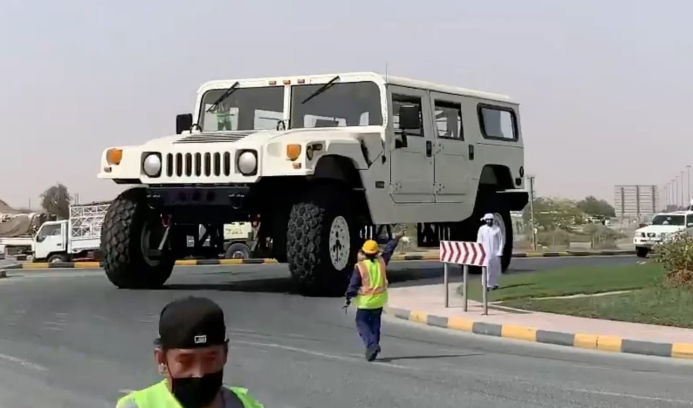 รถ Hummer ที่ใหญ่ที่สุดในโลก รุ่นธรรมดาดูเหมือนรถของเล่นไปเลย